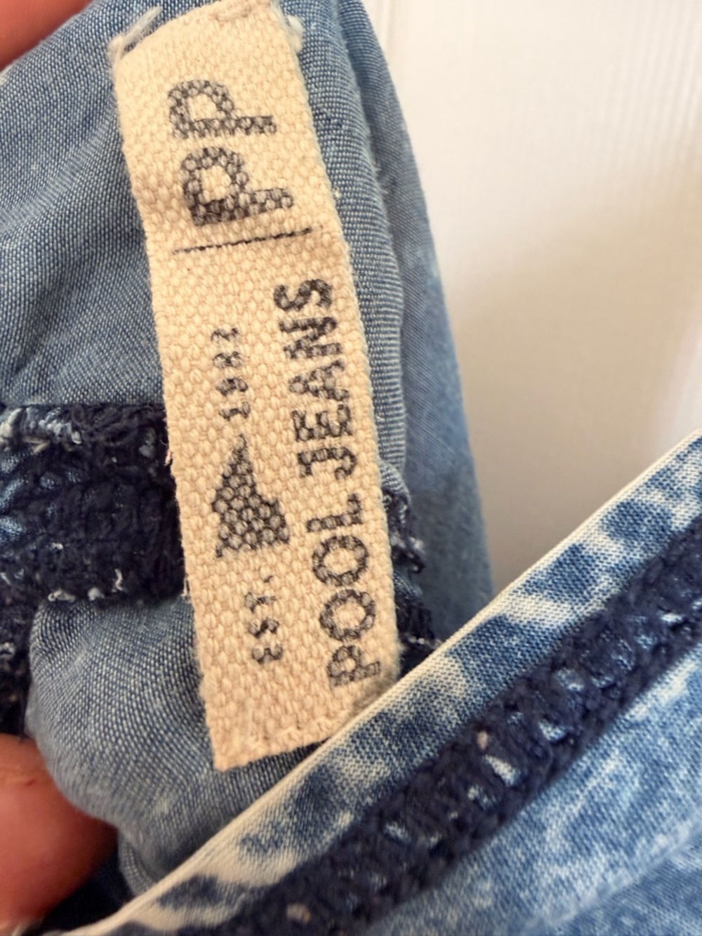Denim V-Neck Spaghetti Strap Cropped Tank Top - Picture 3 of 3